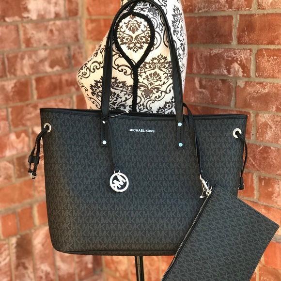Michael Kors Handbags - Michael Kors jet set travel reversible tote bag